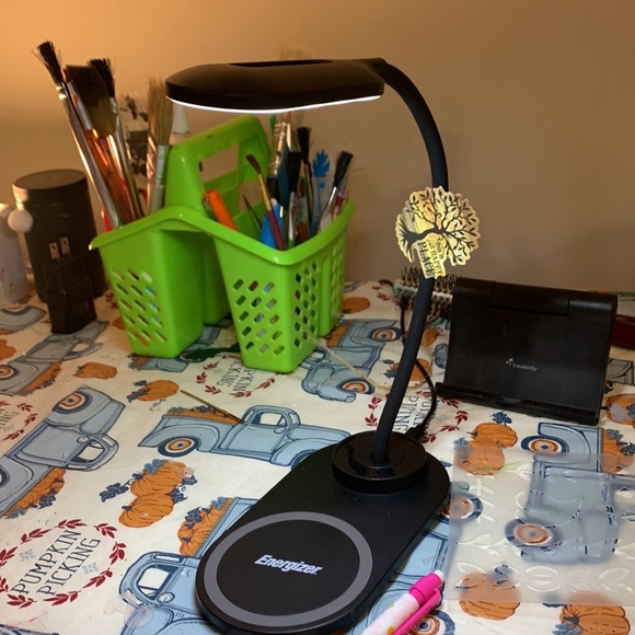 Energizer wireless charging desk lamp - Picture 3 of 3